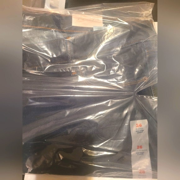 Mid-Rise Pop Icon Skinny Jeans - Picture 4 of 4